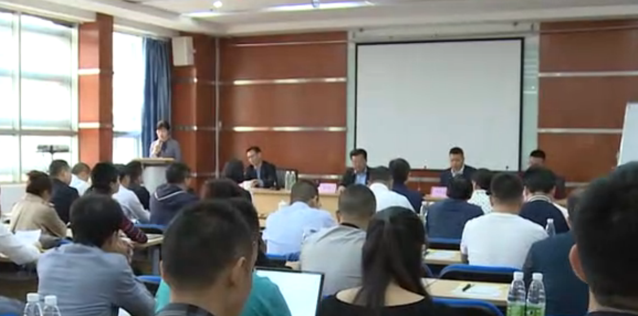 乐山市举办2018年企业名家开班仪式暨乐山市中小企业服务中心党支部授牌仪式